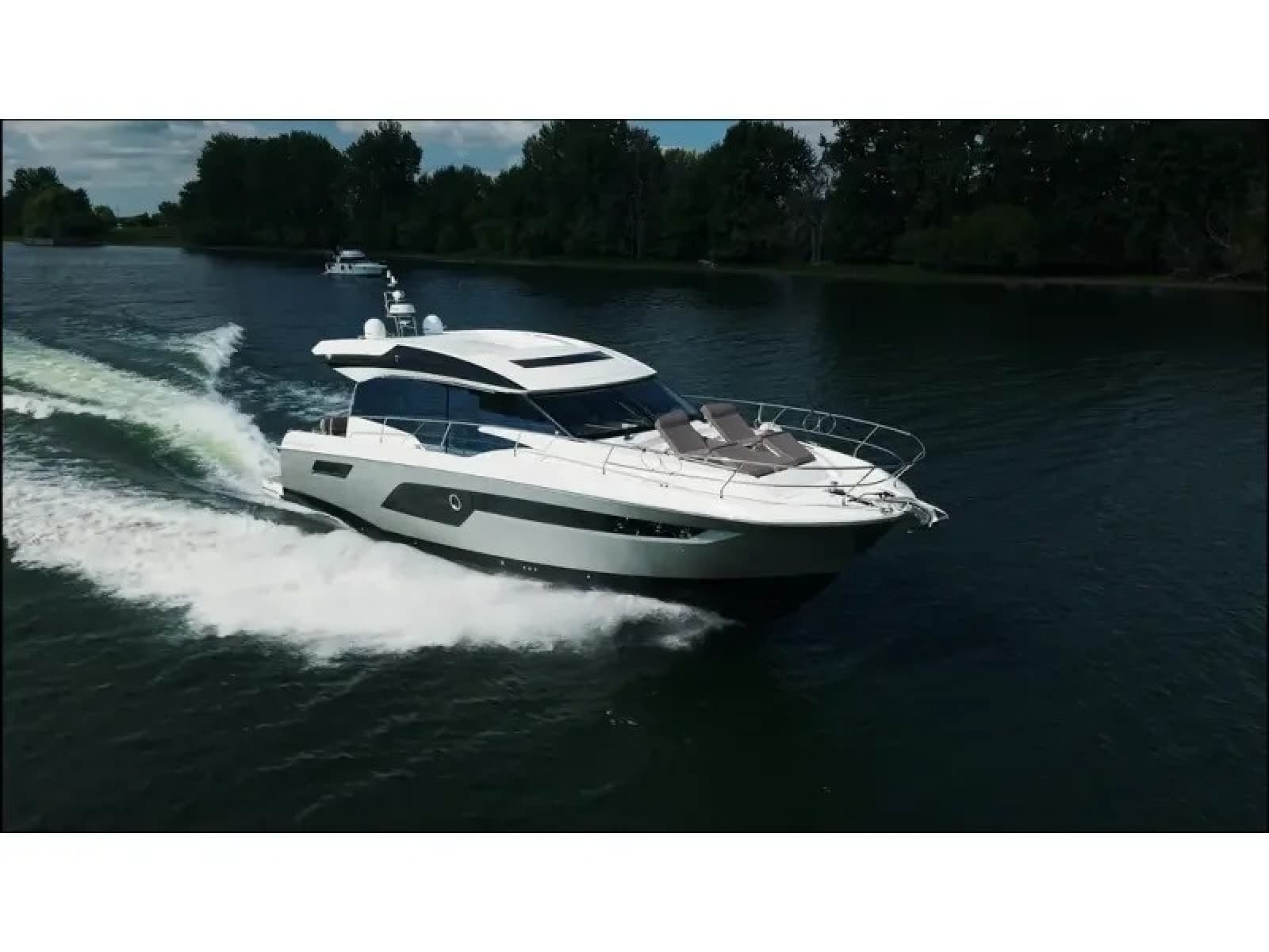 2018 Prestige 520S