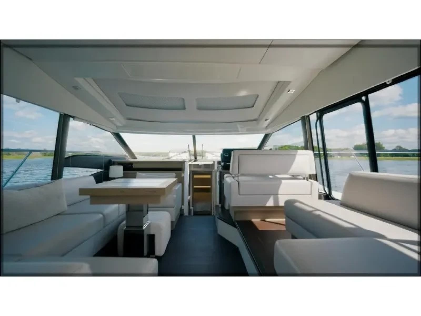 2018 Prestige 520S