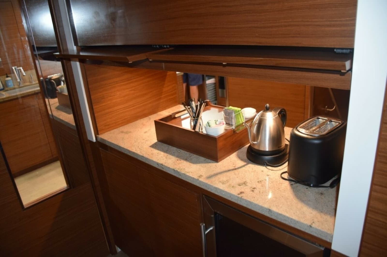 Pass through counter to Galley from Dining Area