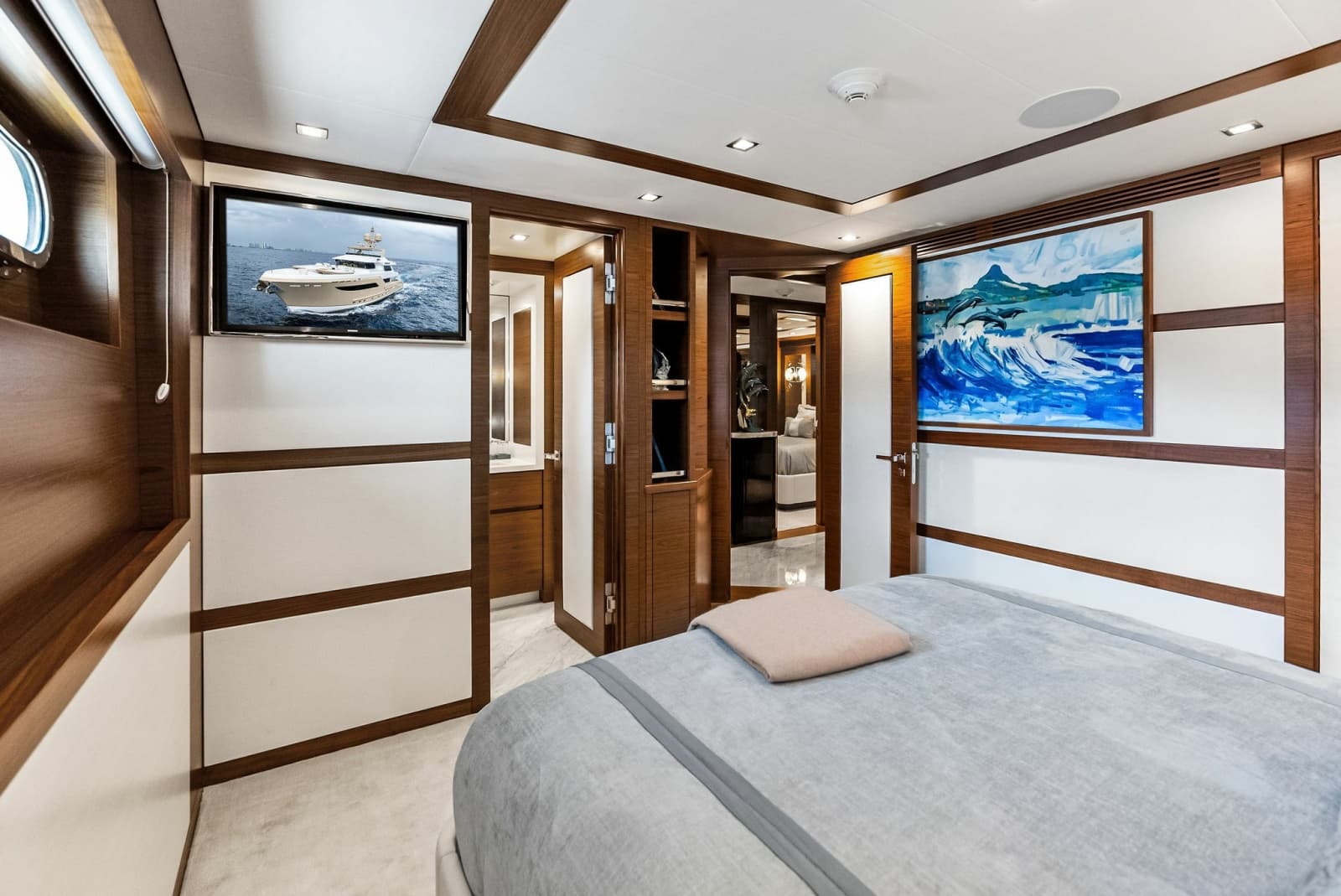 VIP II guest cabin, forward view