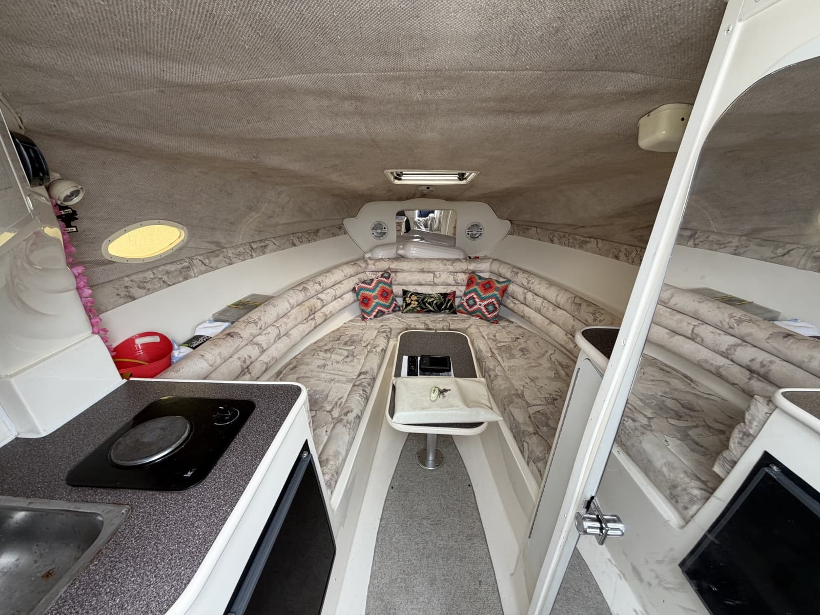 1998 Rinker 266 Fiesta Vee