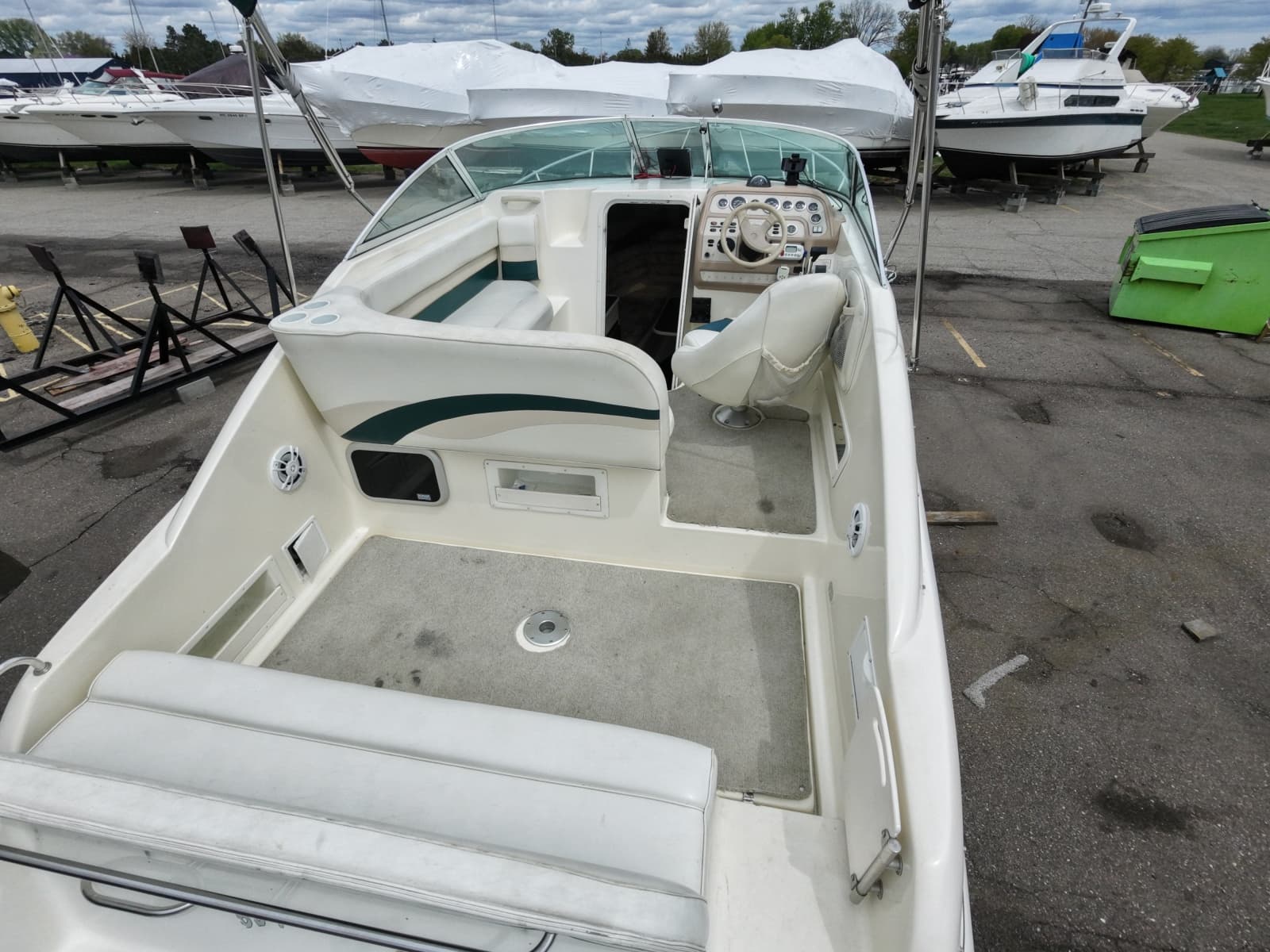 1998 Rinker 266 Fiesta Vee