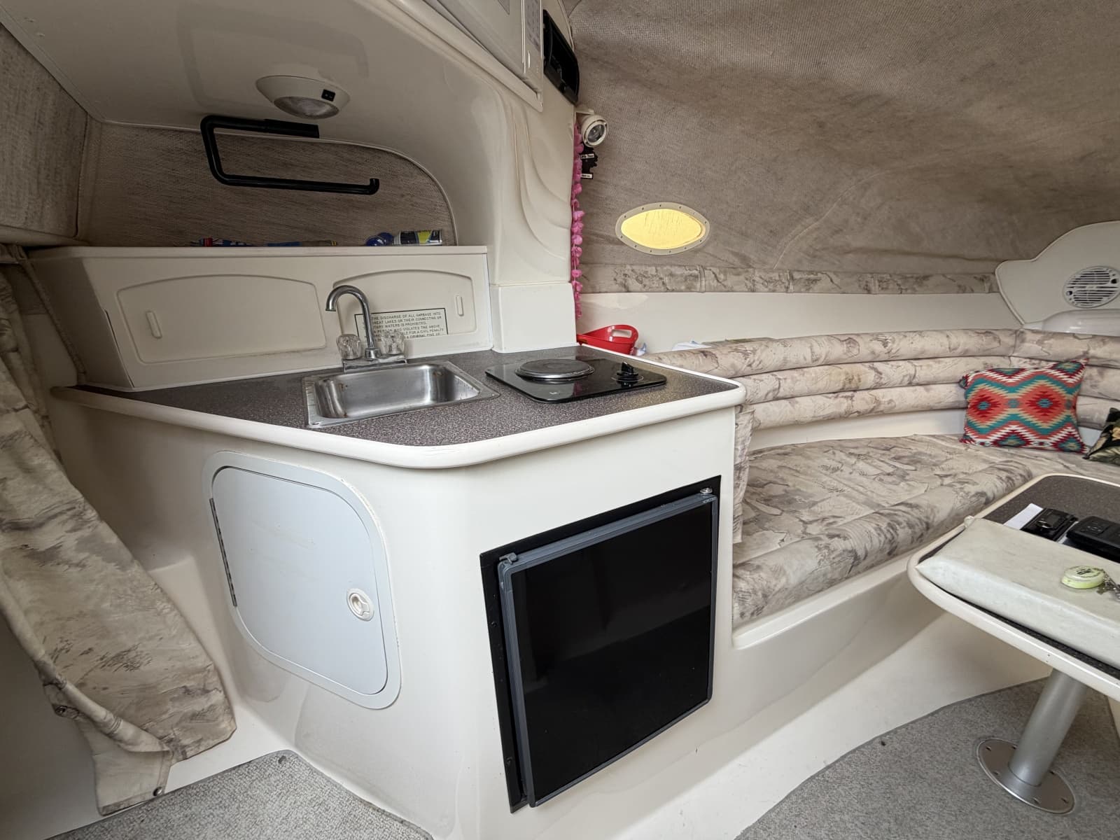 1998 Rinker 266 Fiesta Vee