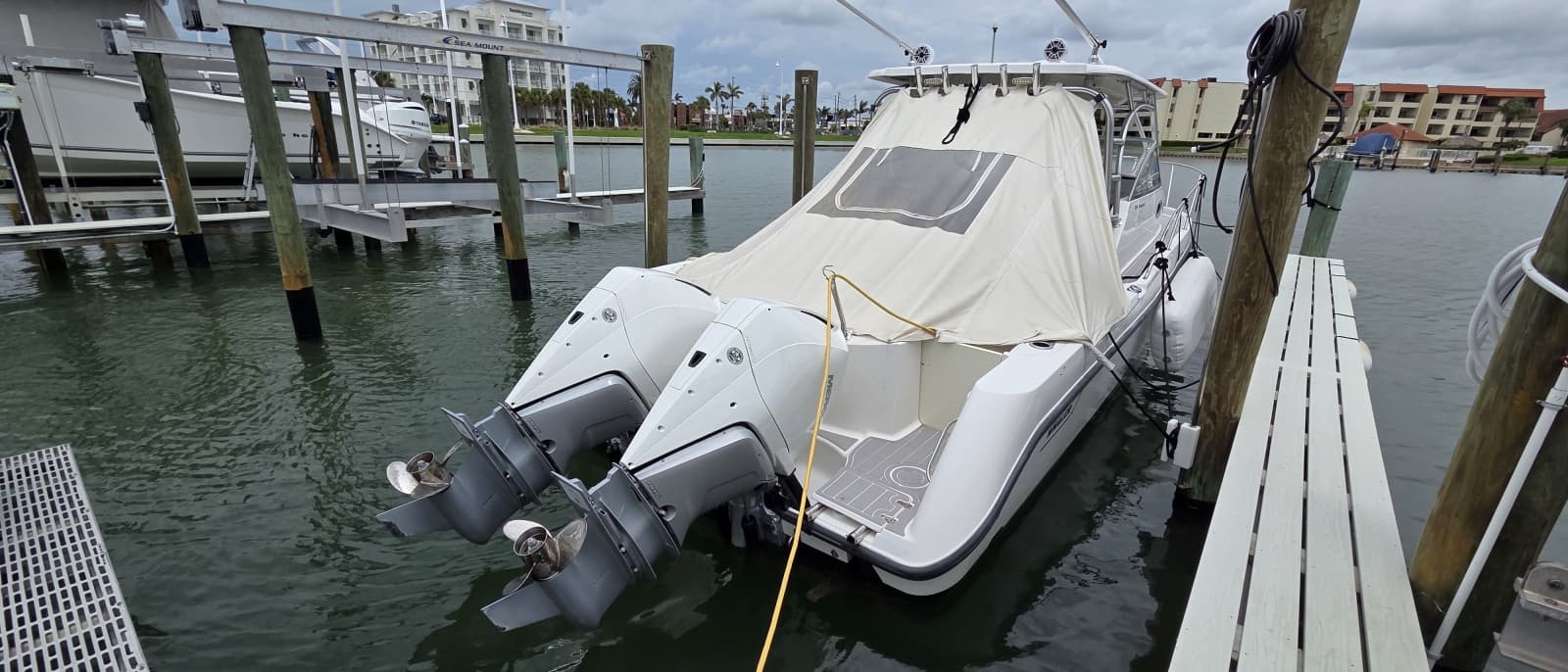 2007 Boston Whaler 305 Conquest