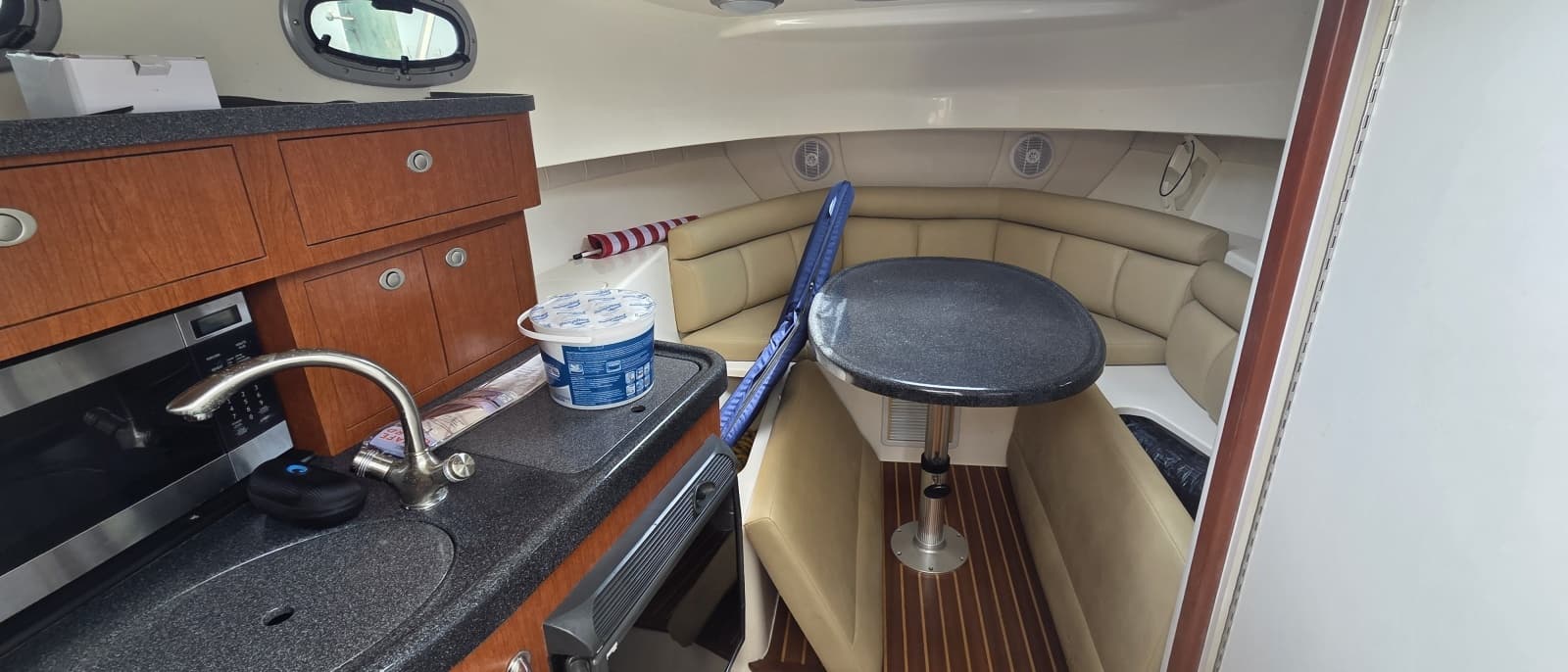 2007 Boston Whaler 305 Conquest