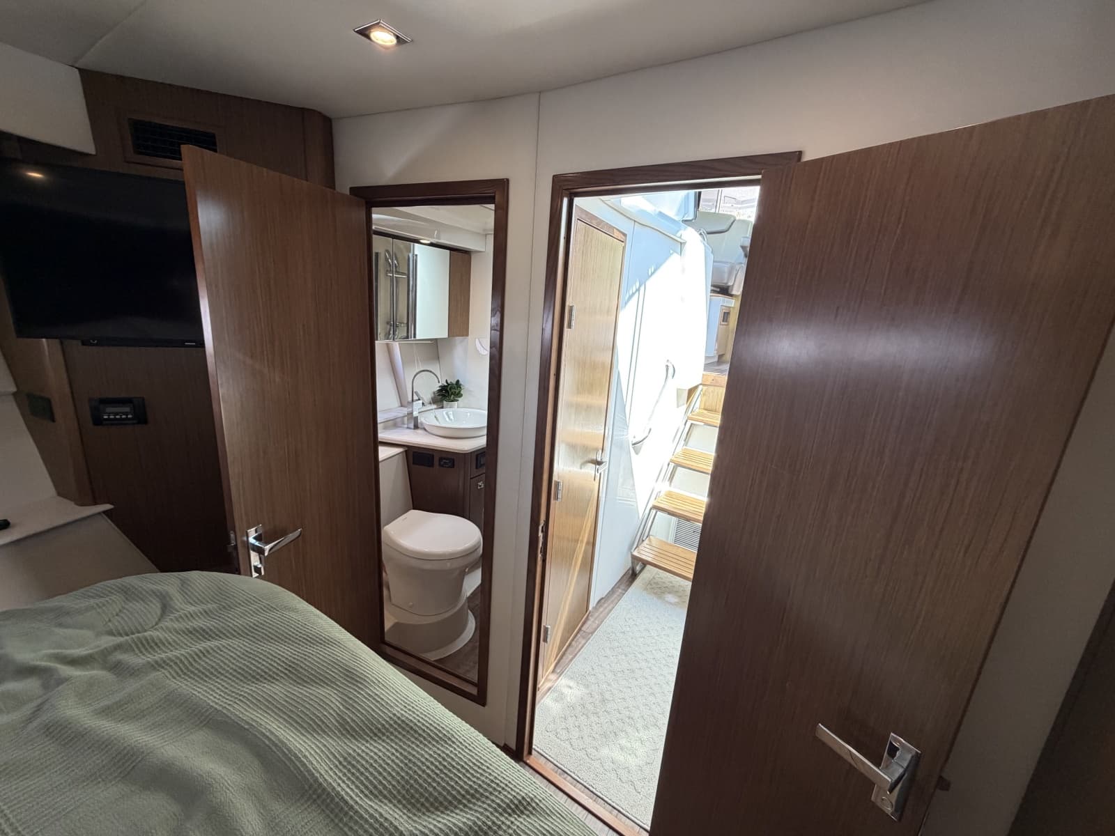 2016 Cruisers Yachts 41 Cantius