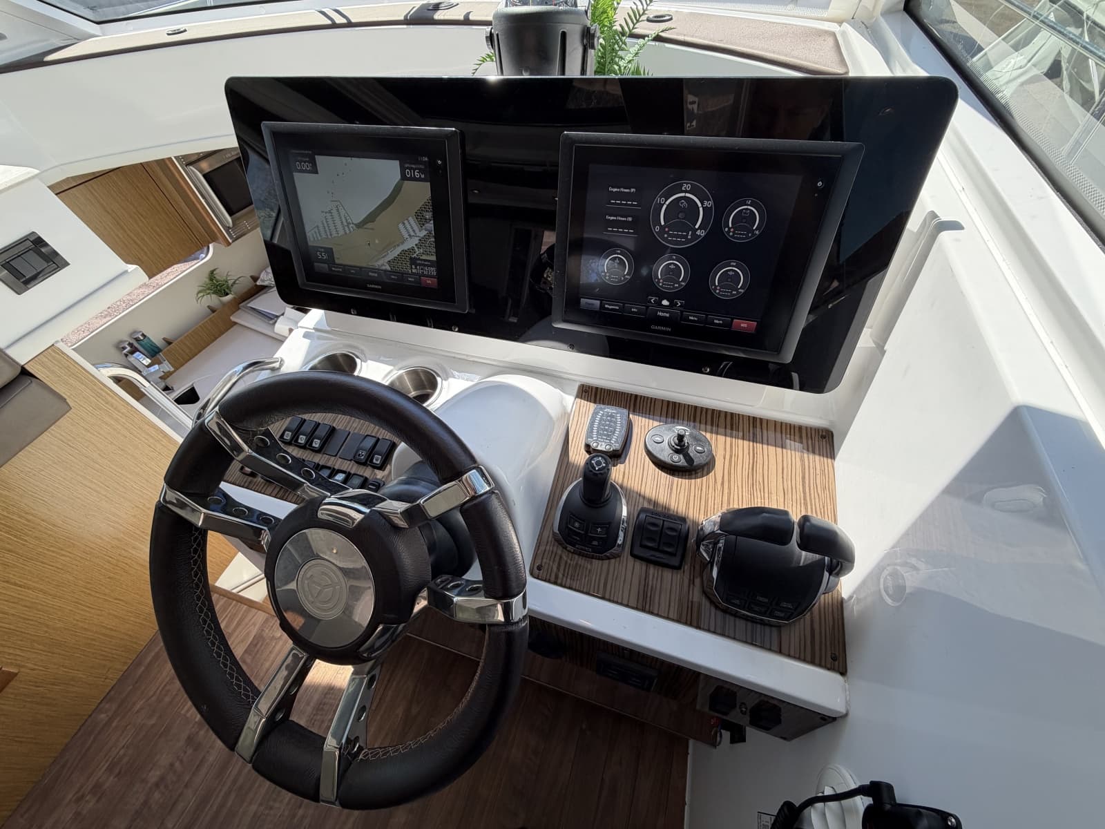 2016 Cruisers Yachts 41 Cantius