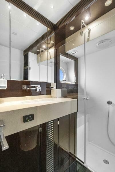 2016 Sunseeker Sport Yacht