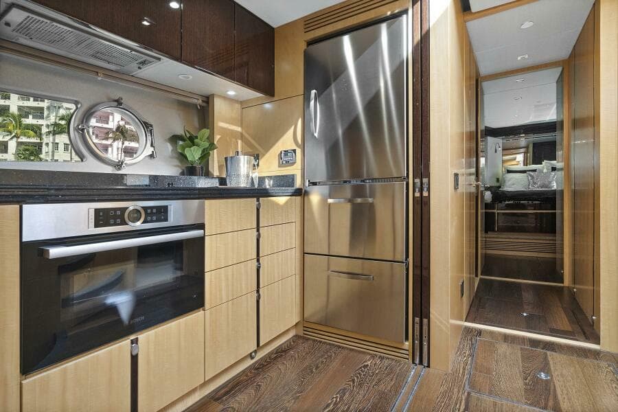 2016 Sunseeker Sport Yacht