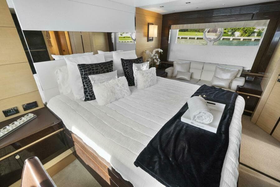 2016 Sunseeker Sport Yacht