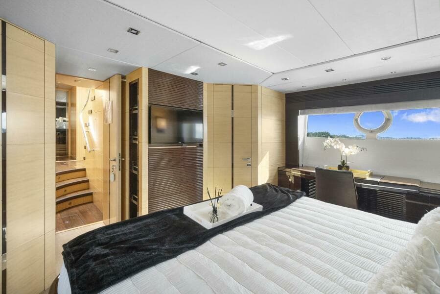 2016 Sunseeker Sport Yacht