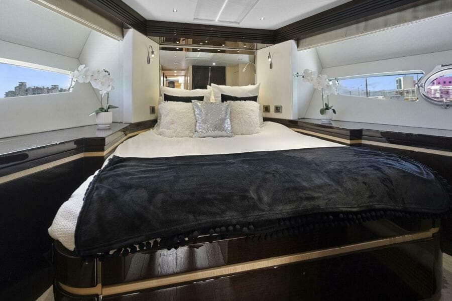 2016 Sunseeker Sport Yacht