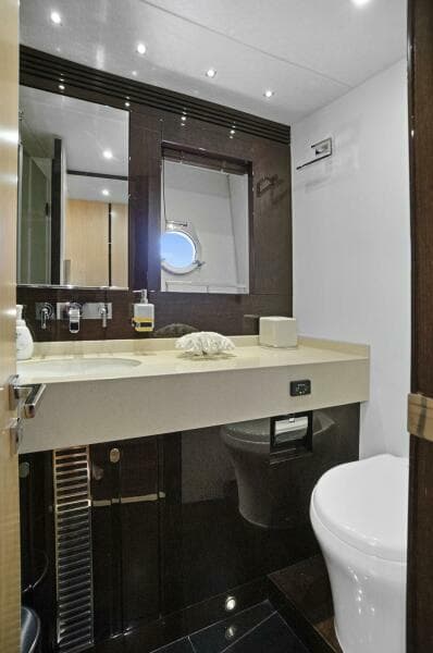 2016 Sunseeker Sport Yacht