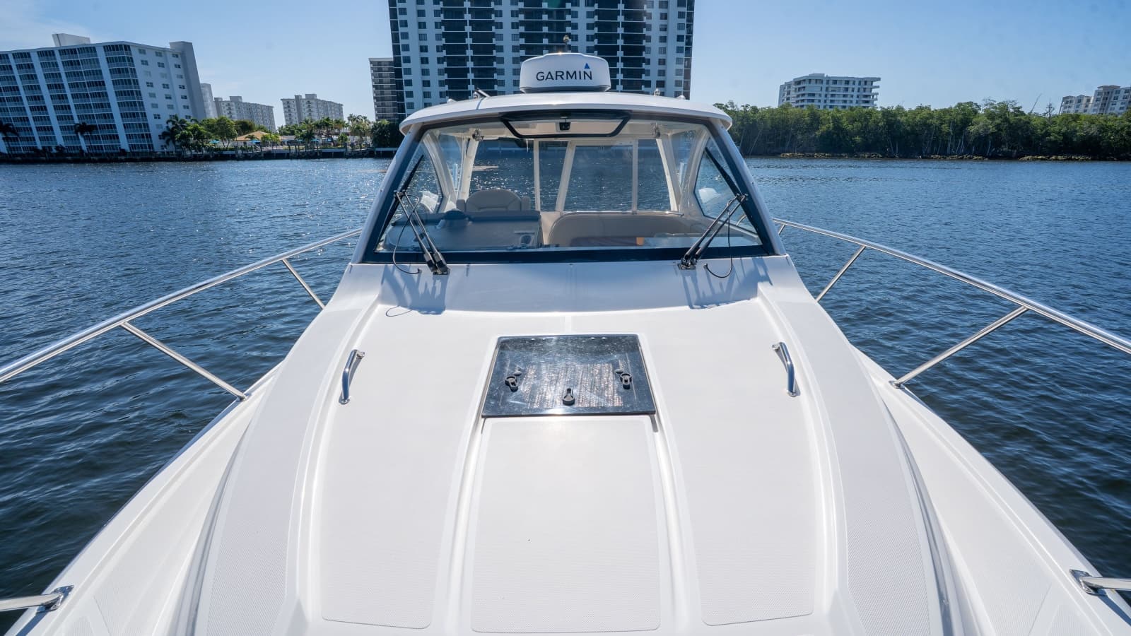 2018 Pursuit 325 OS