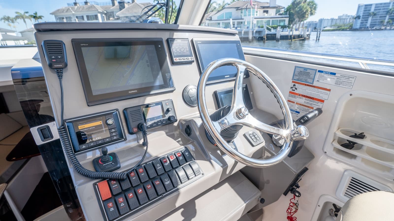 2018 Pursuit 325 OS