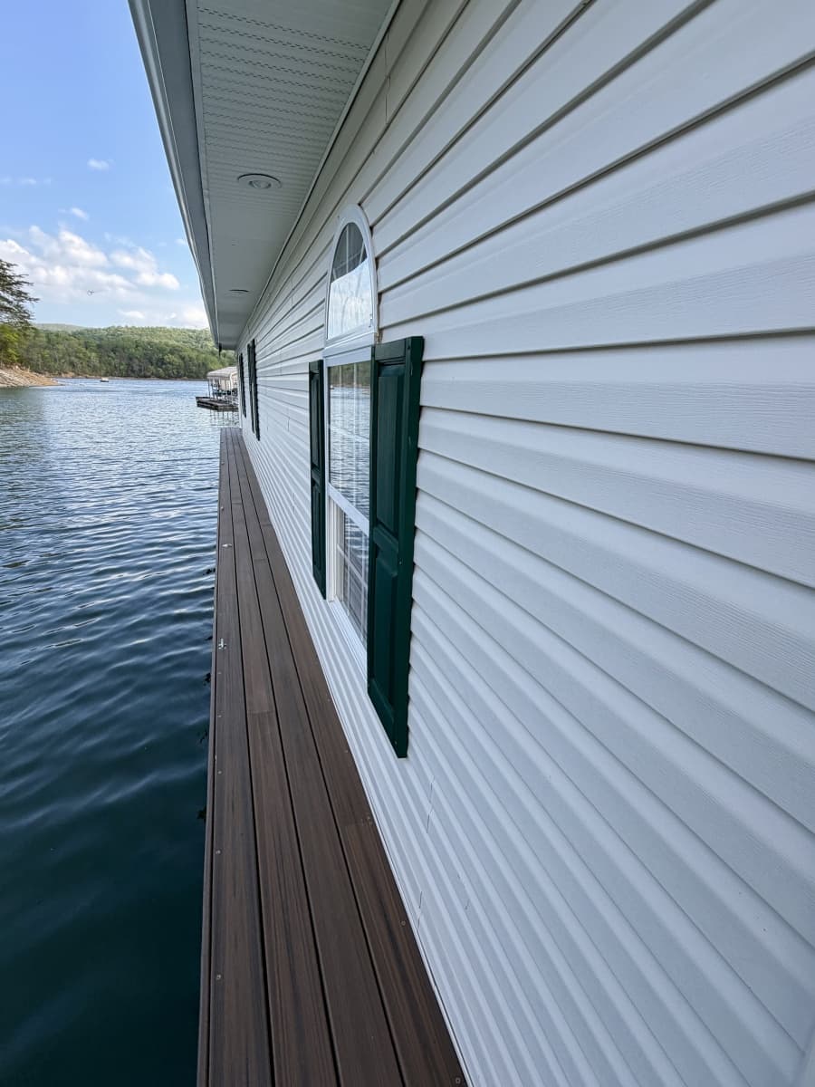 2002 Custom 20 x 53 Floating Cabin - Approx 999/sqft