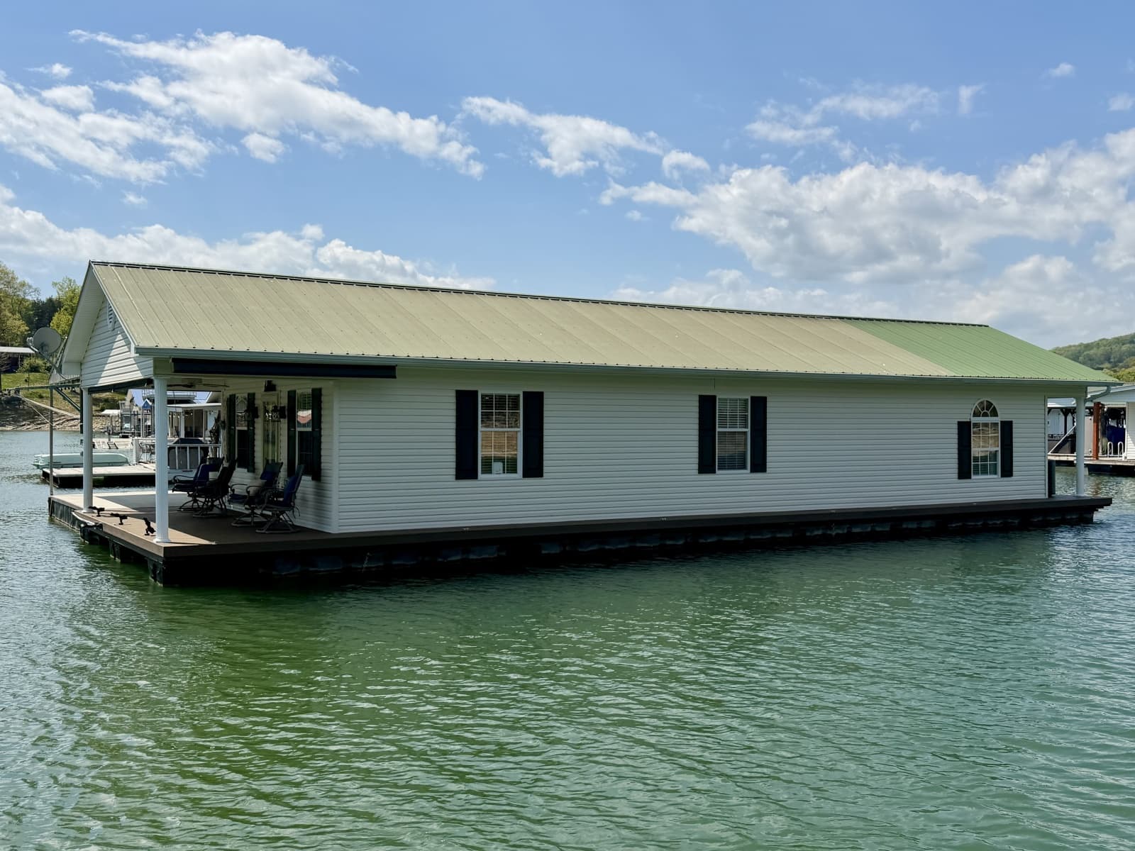 2002 Custom 20 x 53 Floating Cabin - Approx 999/sqft