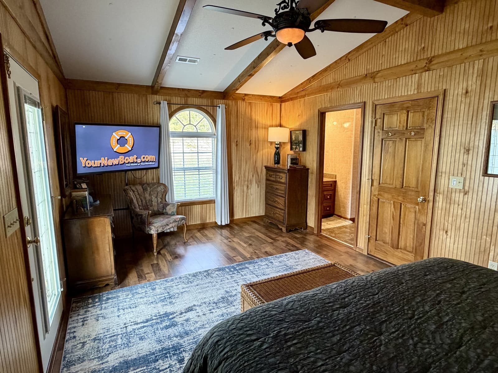 2002 Custom 20 x 53 Floating Cabin - Approx 999/sqft