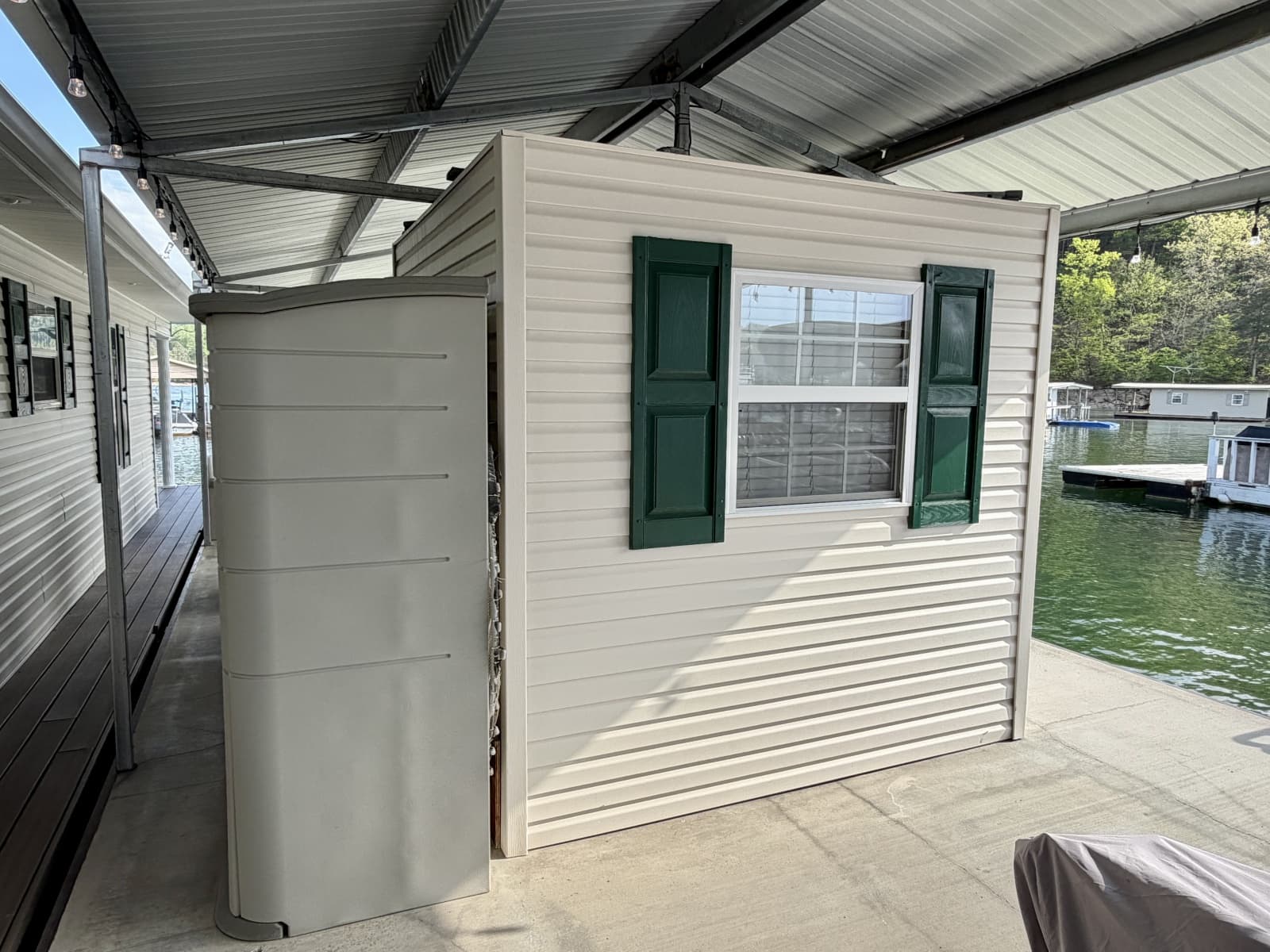 2002 Custom 20 x 53 Floating Cabin - Approx 999/sqft