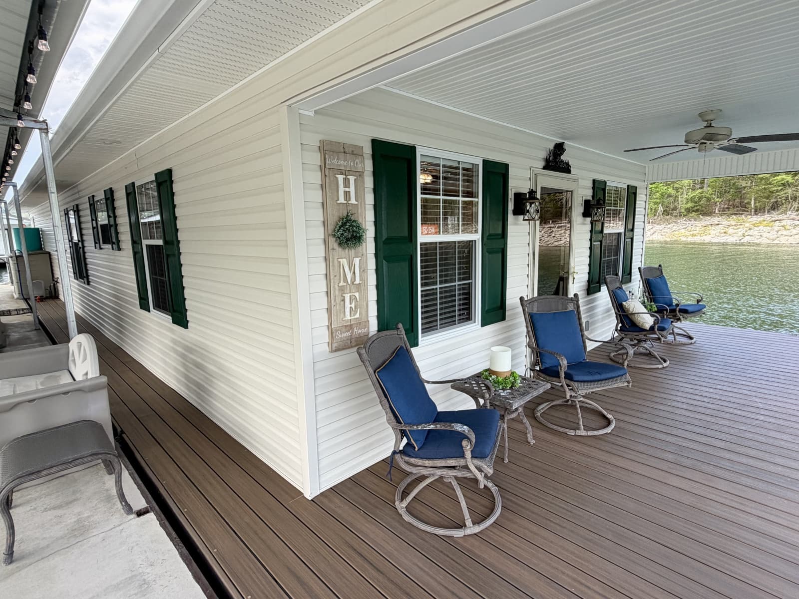 2002 Custom 20 x 53 Floating Cabin - Approx 999/sqft