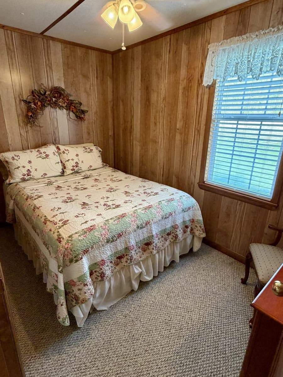 2002 Custom 20 x 53 Floating Cabin - Approx 999/sqft