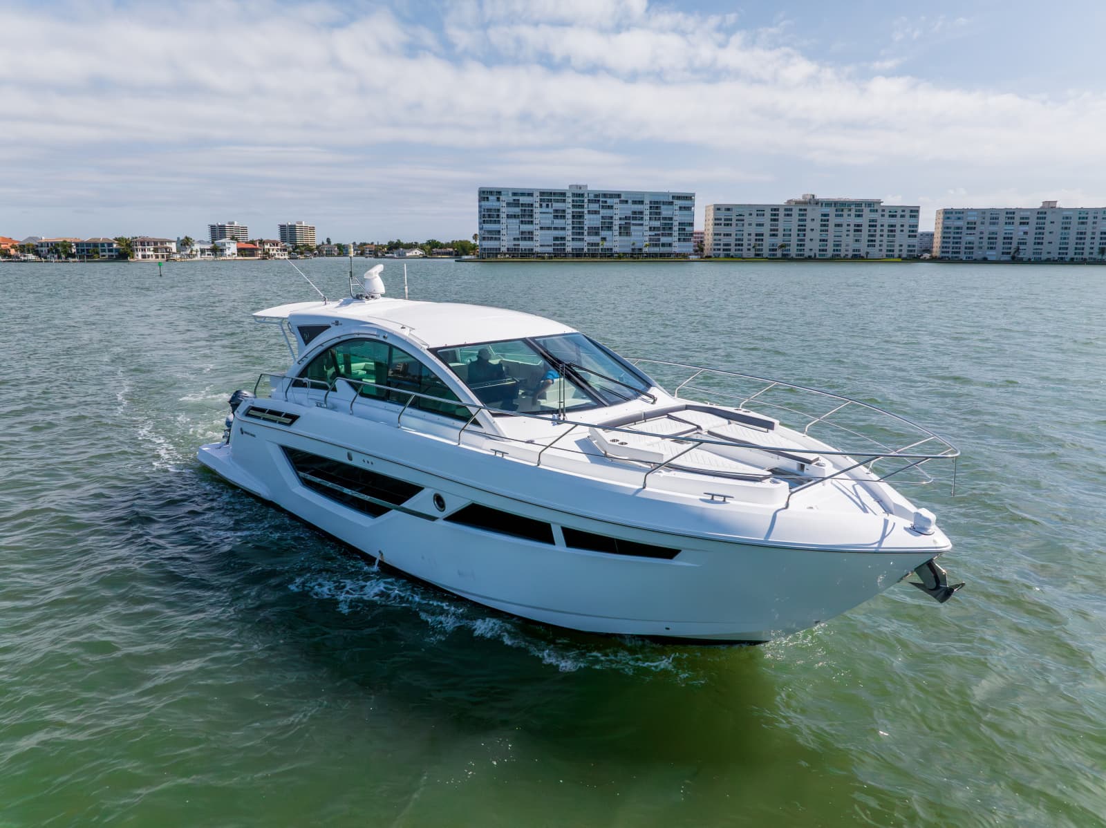 2018 Cruisers Yachts 50 CANTIUS