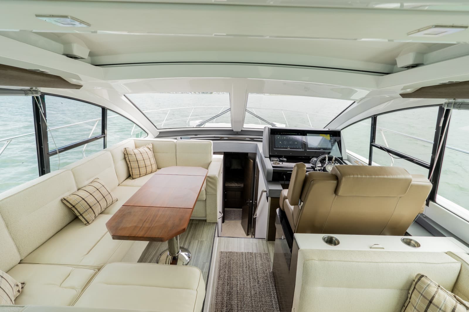 2018 Cruisers Yachts 50 CANTIUS