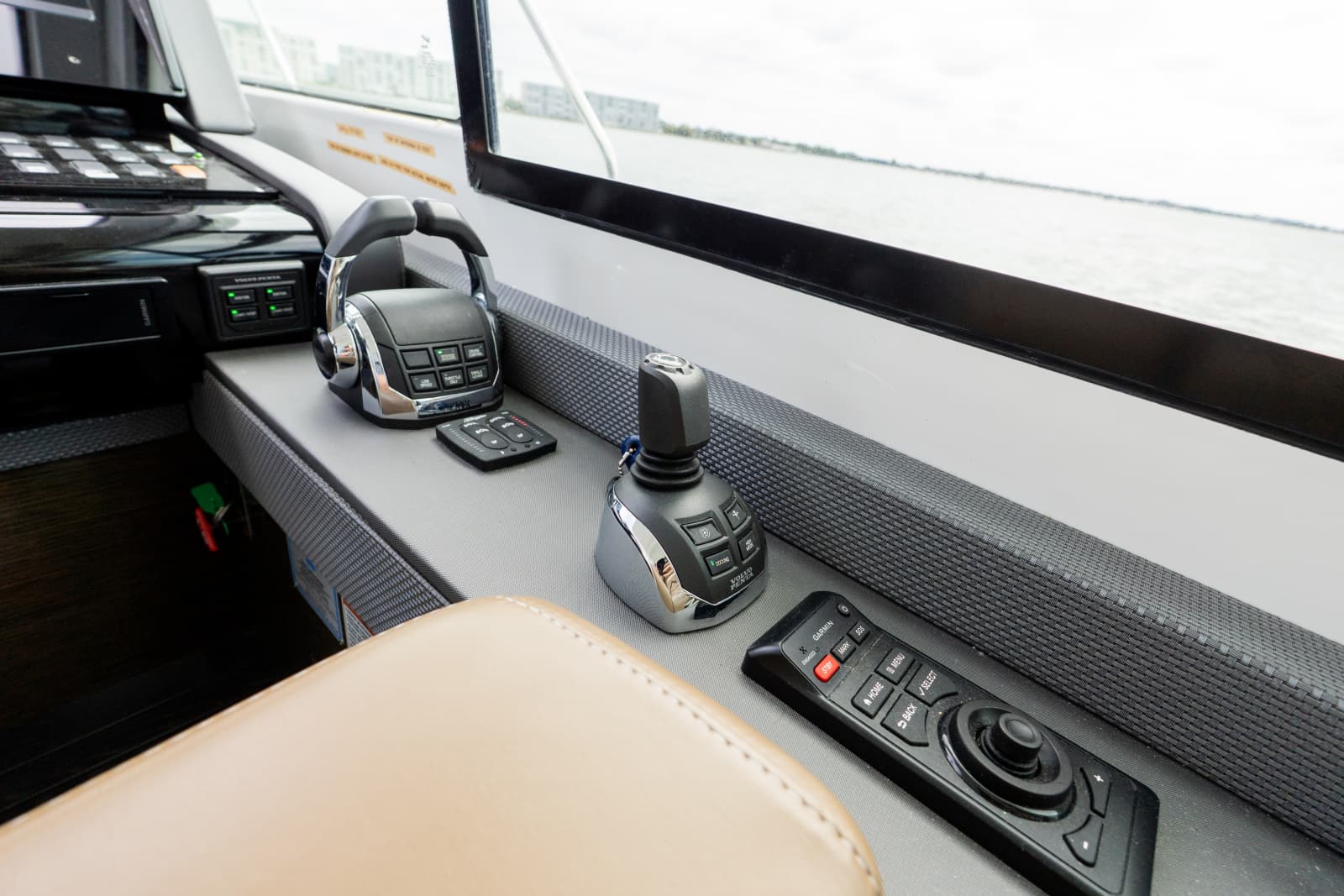 2018 Cruisers Yachts 50 CANTIUS