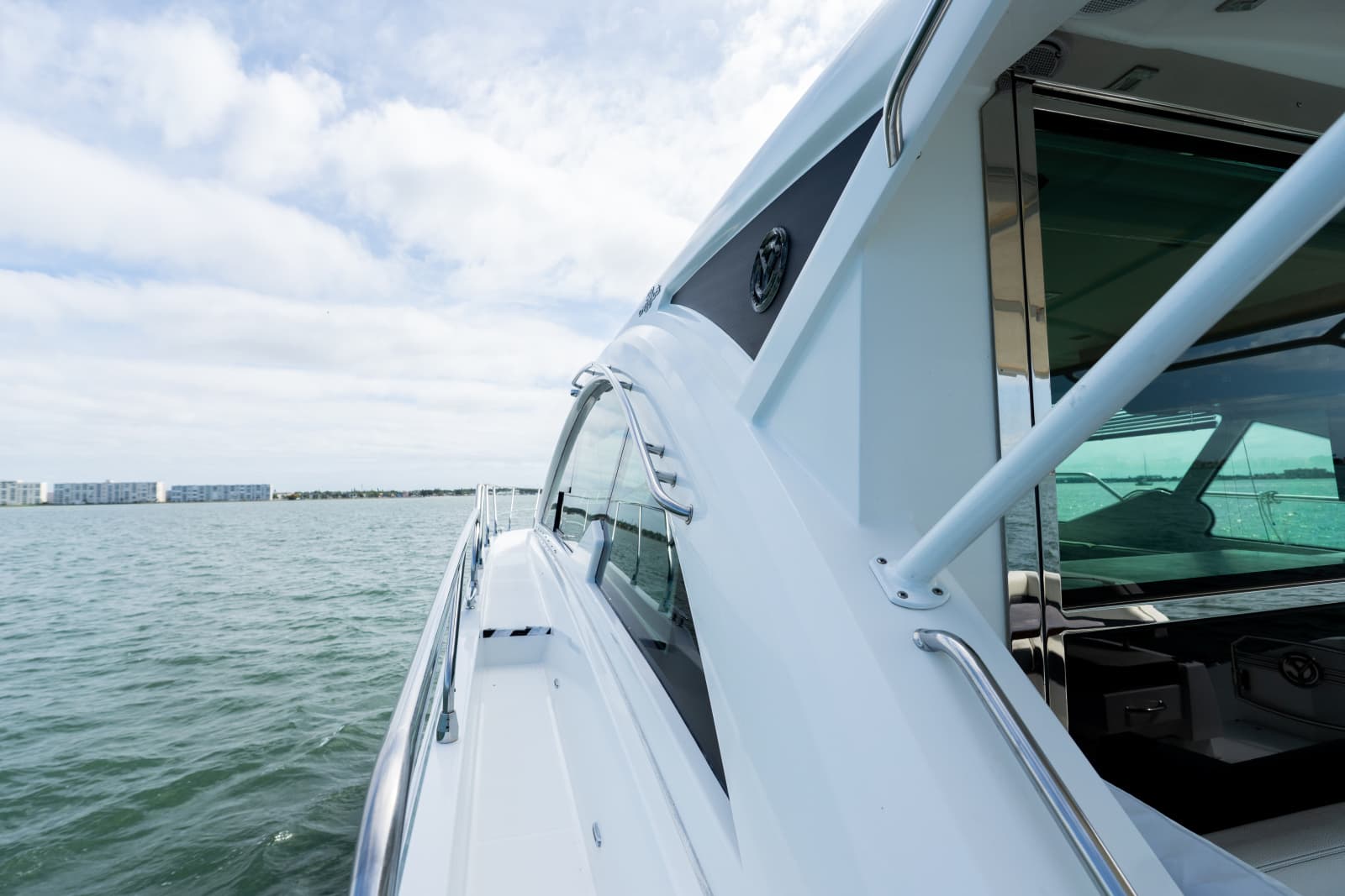 2018 Cruisers Yachts 50 CANTIUS