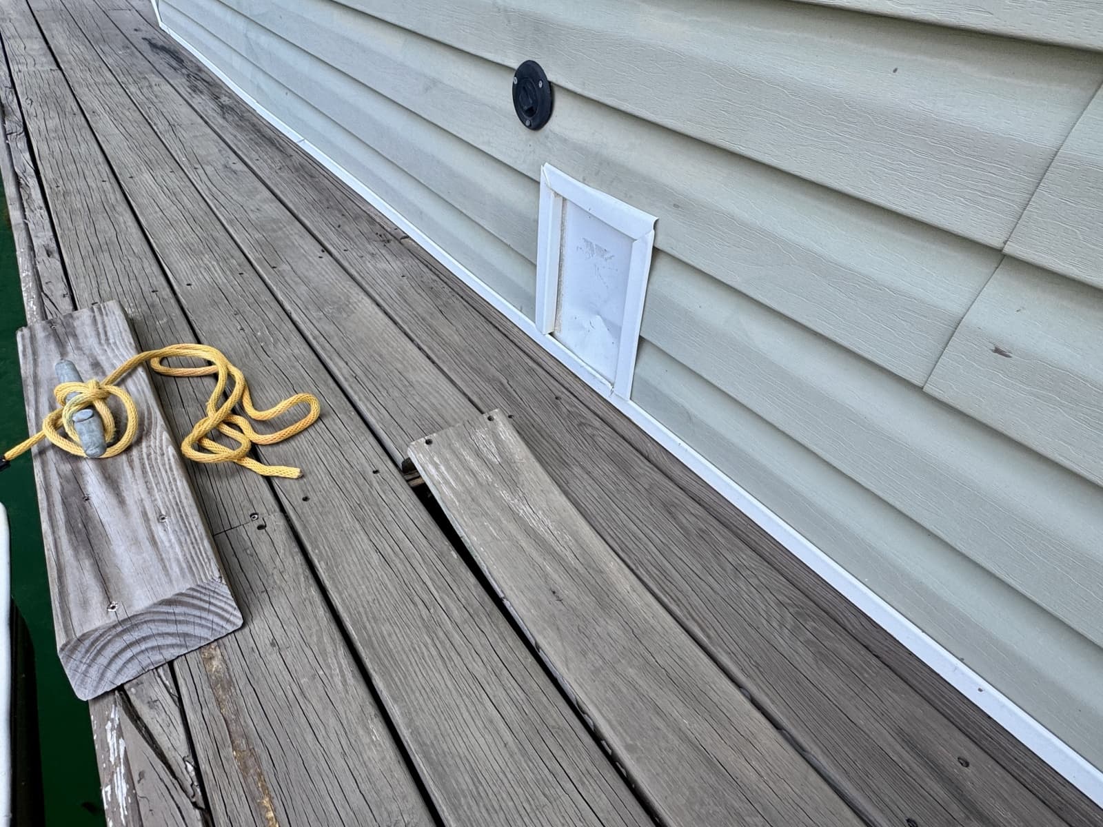 2006 Custom 20 x 43 Floating Cabin - Approx 812sqft