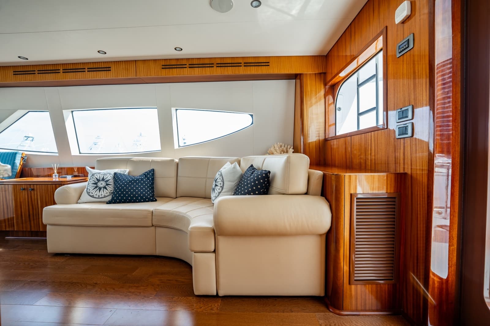 2012 Hatteras 