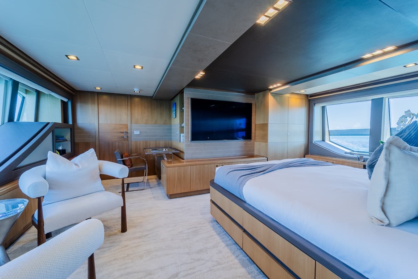 2012 Custom Line Raised Pilothouse