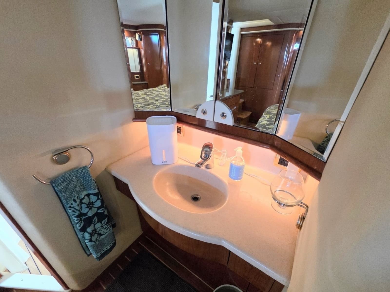 2002 Sea Ray 480 Motor Yacht