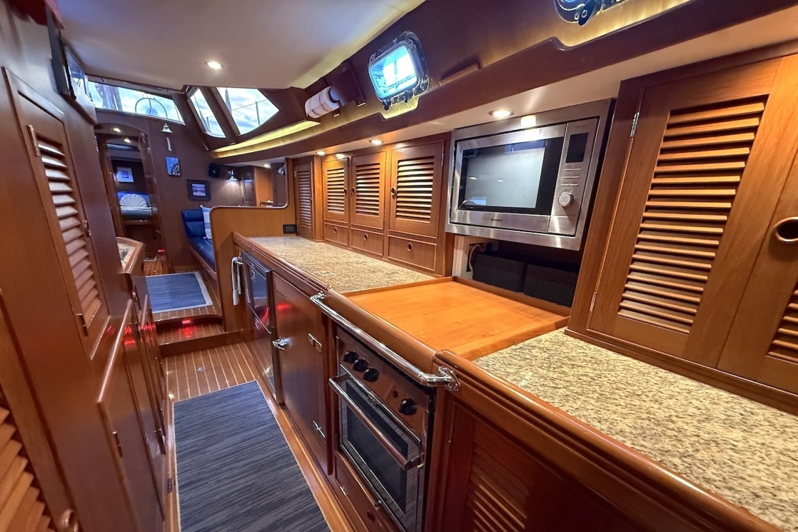 2014 Hylas 56