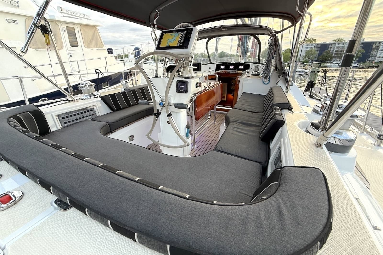 2014 Hylas 56