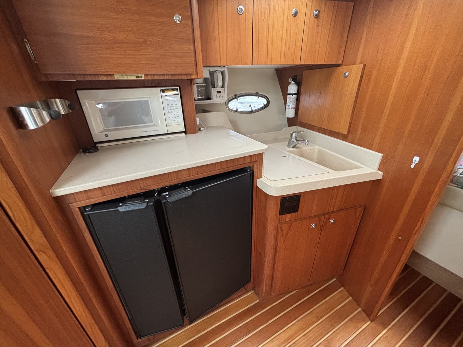 1998 Tiara Yachts 3500 Open