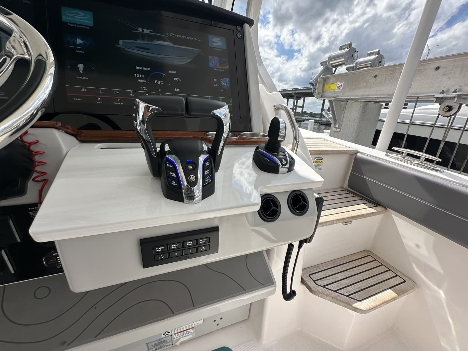 2025 Regal 38 SAV