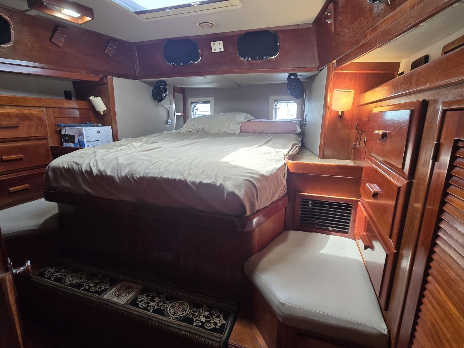 1990 Endeavour 