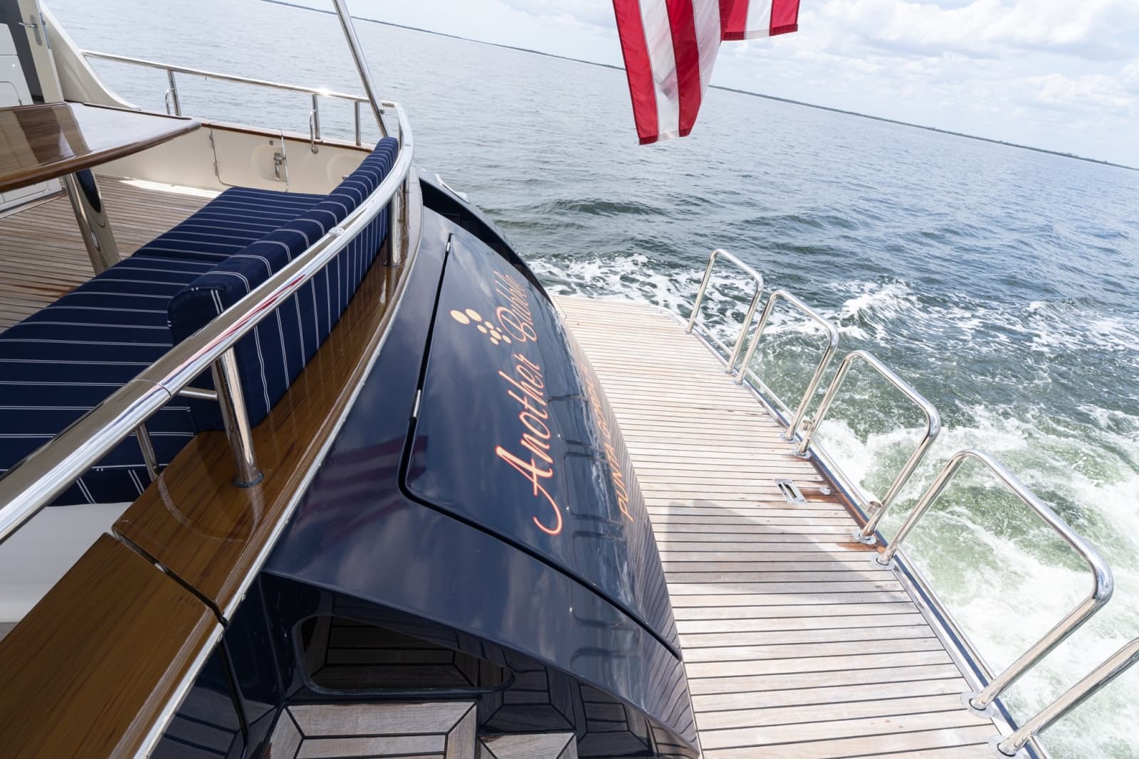 Transom Swim Platform Facing Stbd