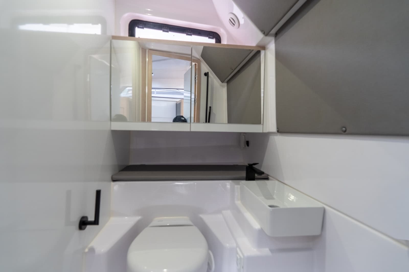 2024 Axopar 45 XC Cross Cabin