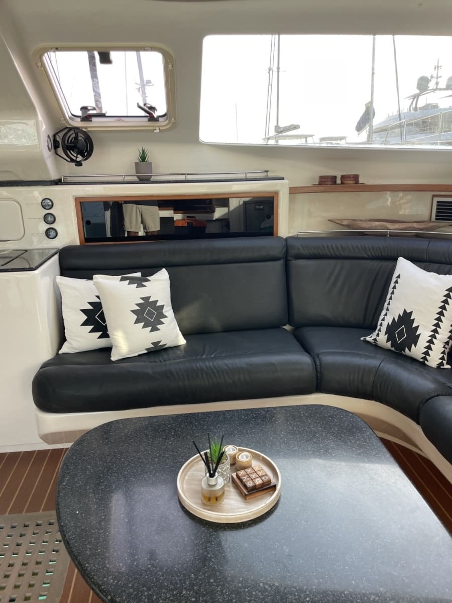 2011 Voyage Yachts 520