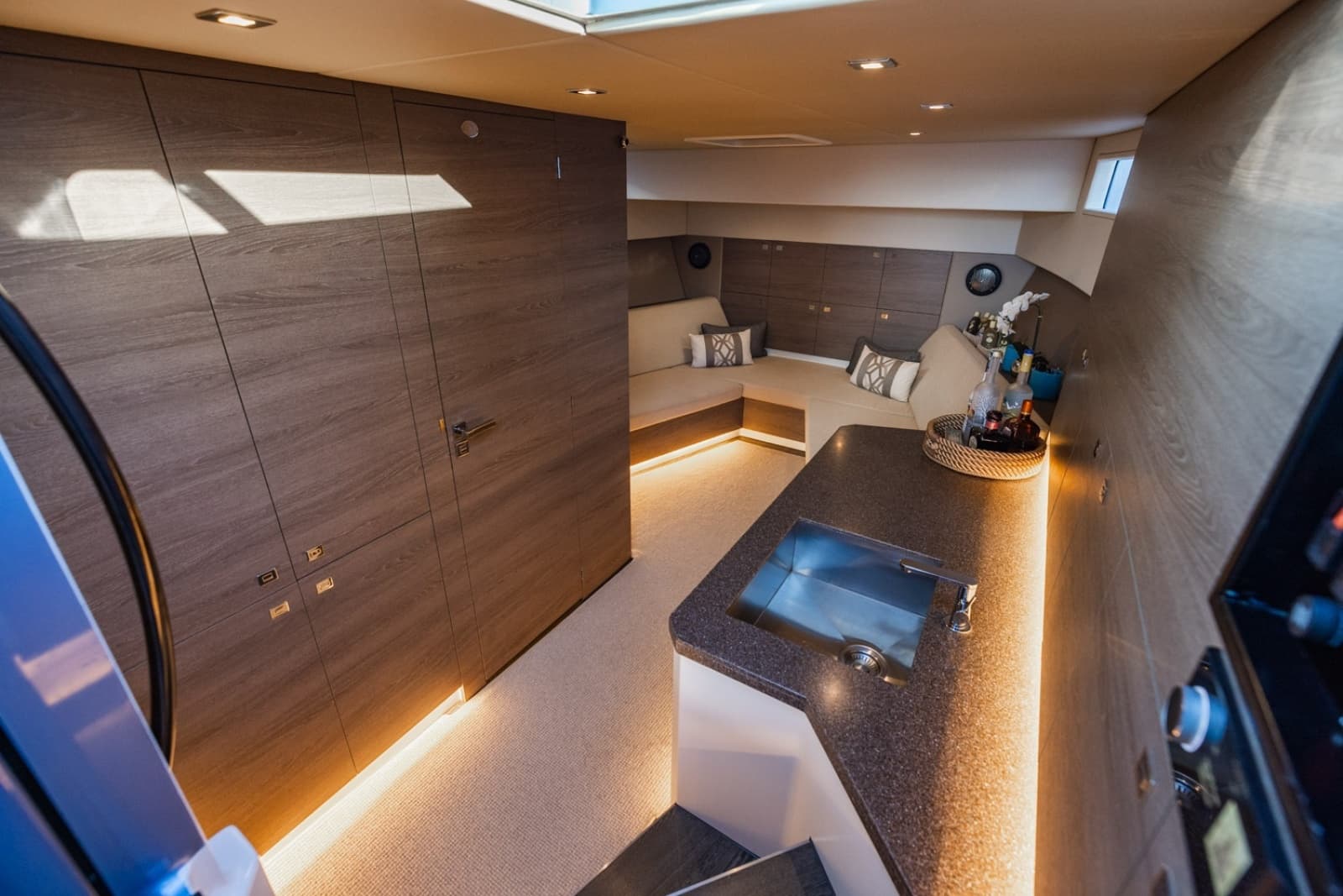 2019 Vanquish Yachts VQ58