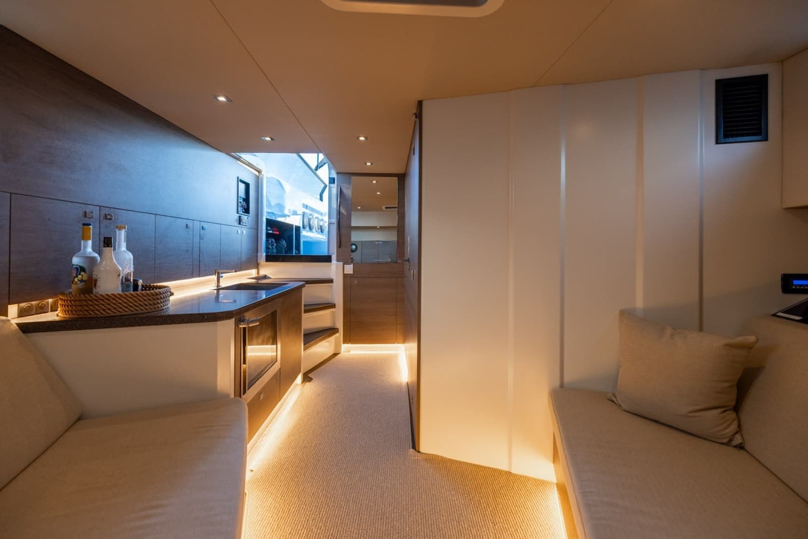 2019 Vanquish Yachts VQ58