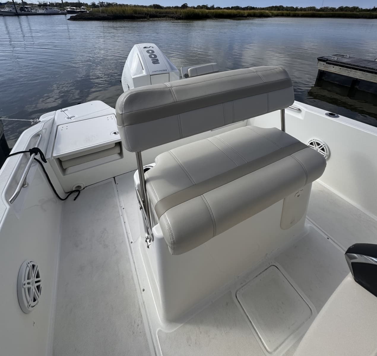2023 Boston Whaler 220 Dauntless