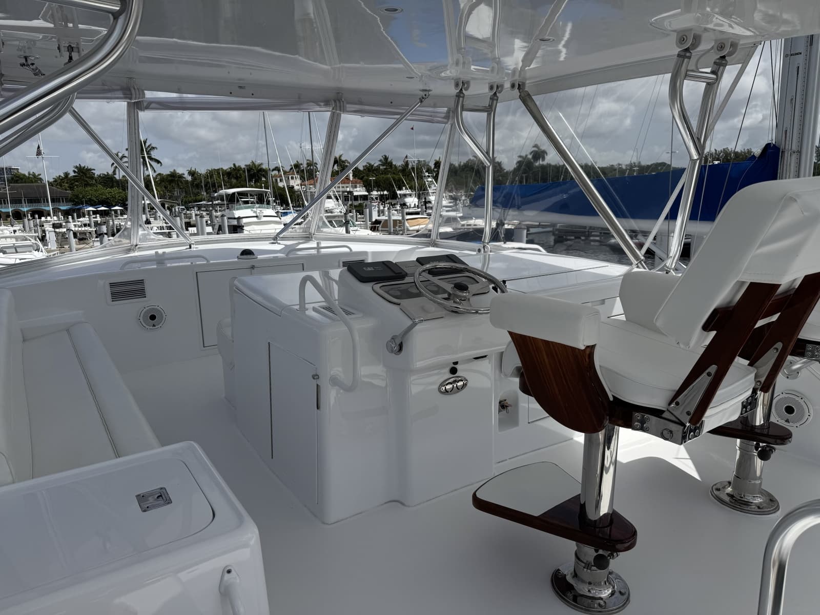2004 Hatteras 