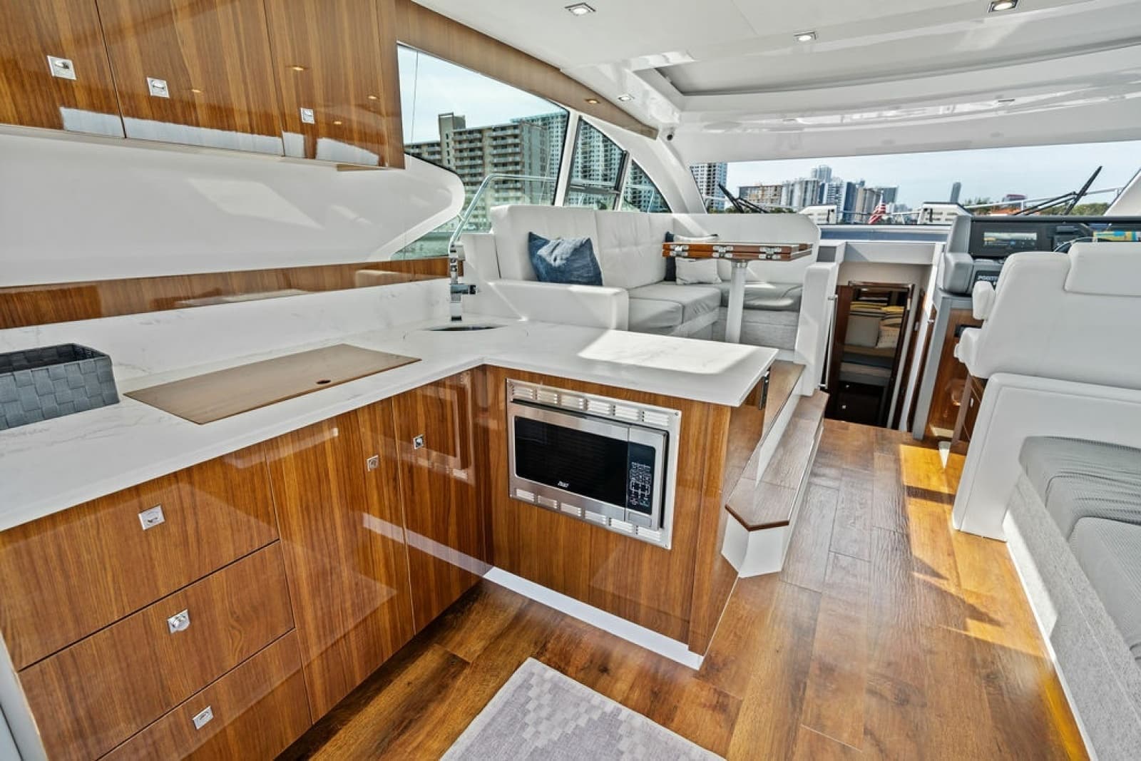 2022 Cruisers Yachts 46 CANTIUS