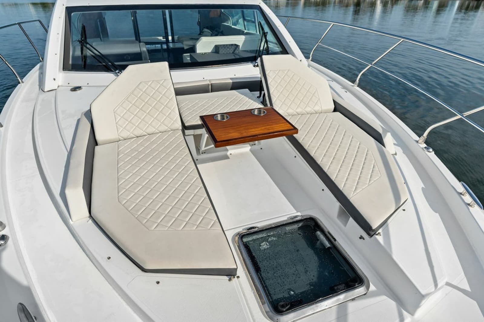 2022 Cruisers Yachts 46 CANTIUS