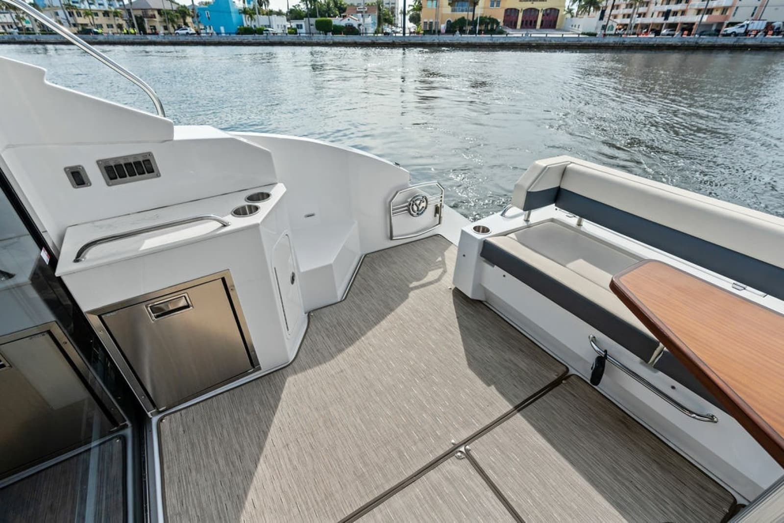 2022 Cruisers Yachts 46 CANTIUS
