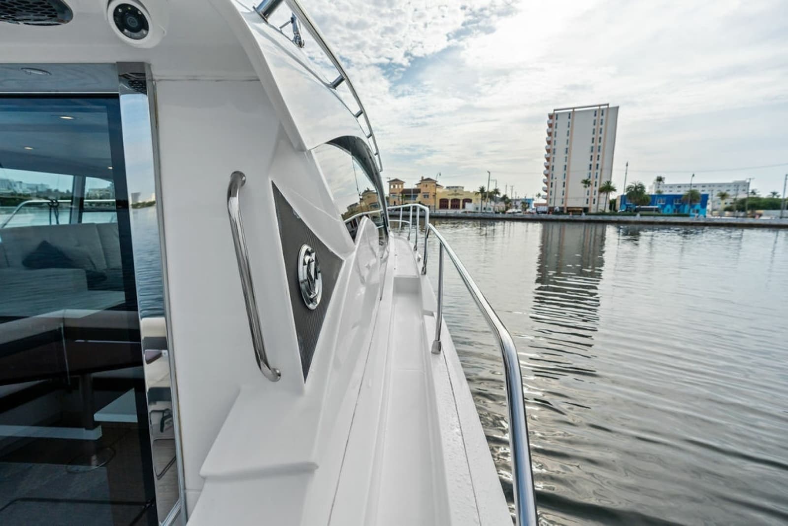 2022 Cruisers Yachts 46 CANTIUS