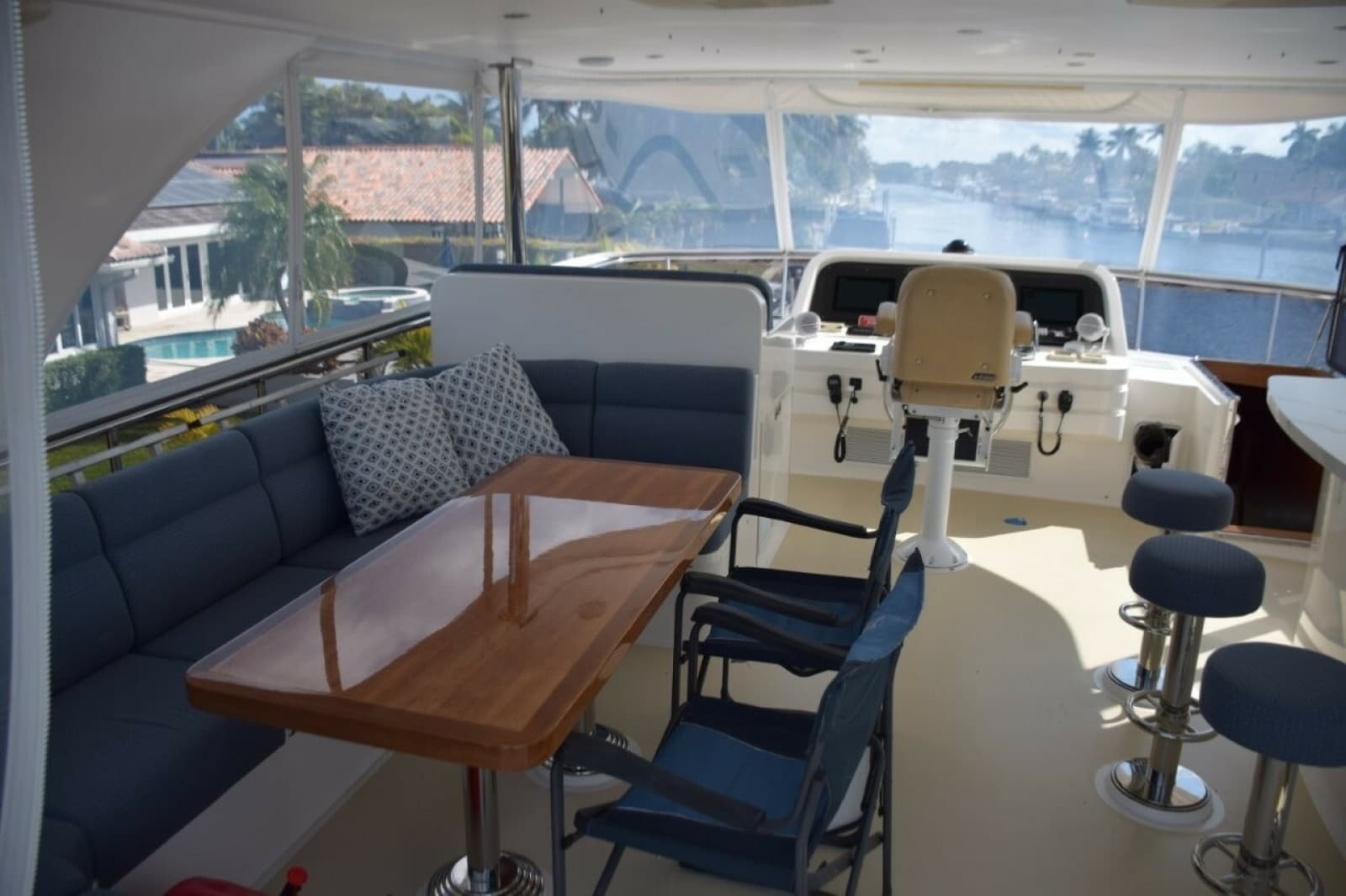 Flybridge Settee and Table